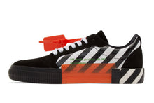 Load image into Gallery viewer, Off-White Black &amp; White Diag Low Vulcanized Sneakers