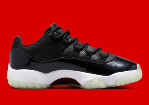 Air jordan 11 low 2025 black gum